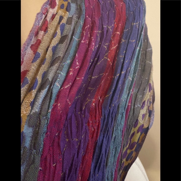 Large Ruched Thick Multicolored Reversible Scarf - Picture 4 of 6